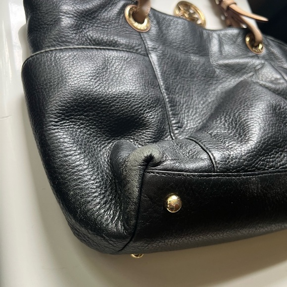 Michael Kors Jet Set Black Leather Tote - Picture 6 of 10